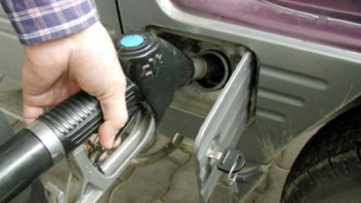 Rompetrol a scumpit benzina şi motorina